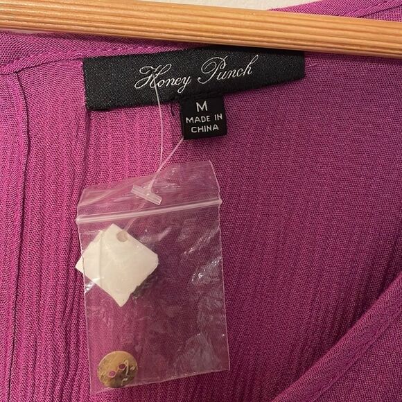 Honey Punch Cold Shoulder Romper Medium - Picture 5 of 8